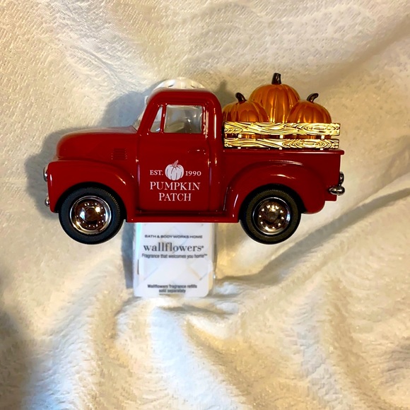 Bath & Body Works Accents Red Truck Pumpkin Wallflower Plug In Bbw